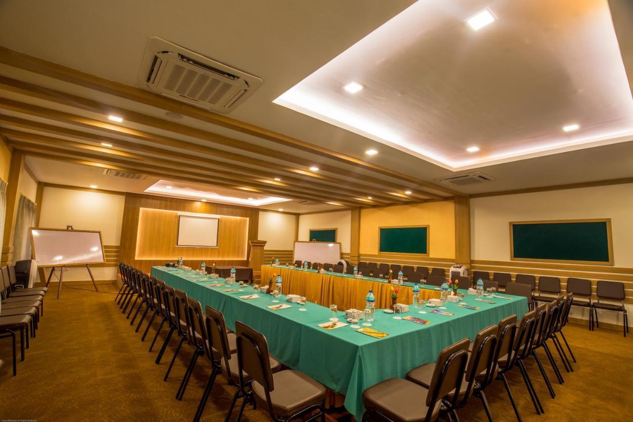พาร์ค ซาฟารี รีสอร์ต Hotel โซราฮา ภายนอก รูปภาพ